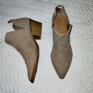 Super cute laser cutout pointy toed booties